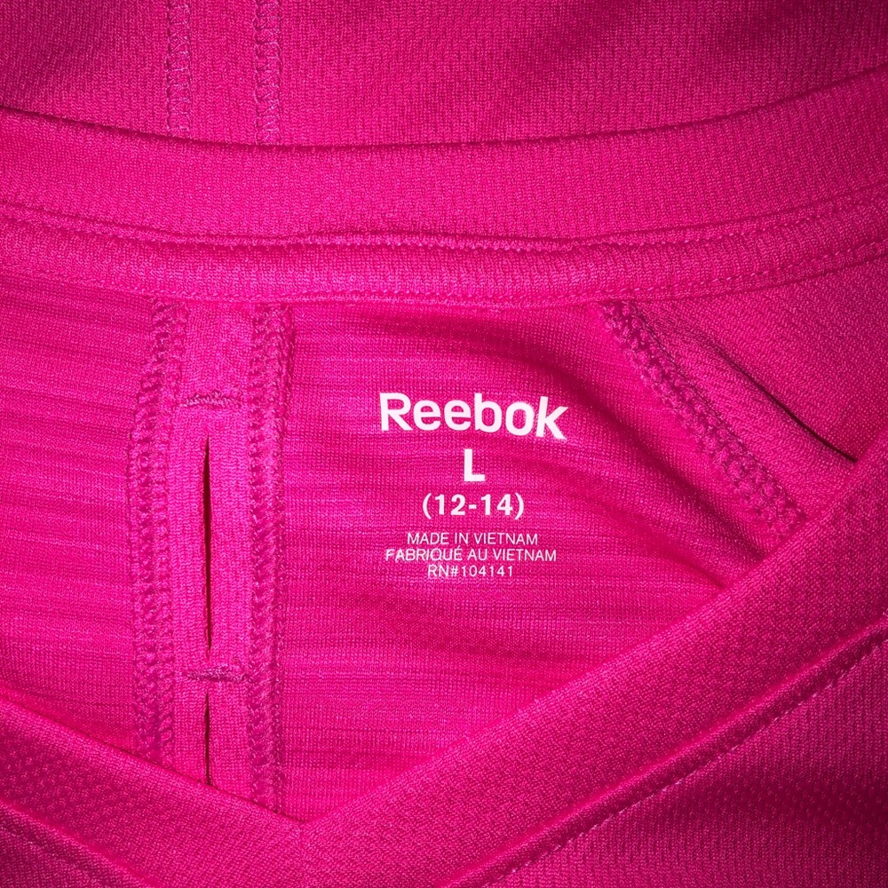Child’s Reebok Workout shirt - Picture 3 of 3
